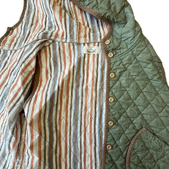 QUILTED COTTON BUTTON FRONT HOODED VEST LIKE NEW | SIZE: SMALL - Picture 7 of 9